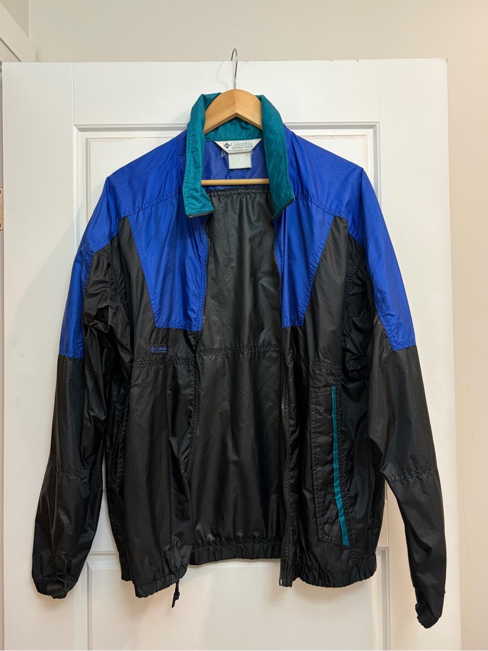 Vintage 90’s Columbia Men's Black Windbreaker with Blue and Teal Accents